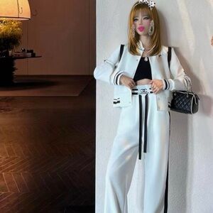 Chanel cruise wear line 2022 NWOT COMED WITH BOX ETC SIZE 46 FR SOLD OUT